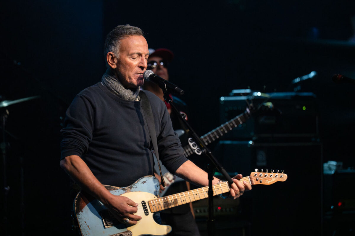 Bruce Springsteen performed “Streets of Minneapolis” at First Avenue in downtown Minneapolis this afternoon. He was the special guest on a show that included Tom Morello, part of Rise Against, Al Di Meola, Ike Reilly. The “Concert of solidarity & resistance to defend MN!” was announced on Wednesday.
