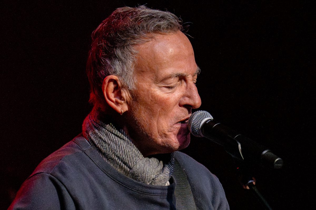 Bruce Springsteen sings Streets of Minneapolis in Minneapolis