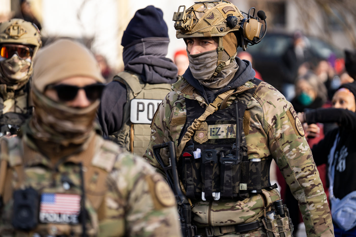 Federal Agents as crowd forms in Minneapolis on Park Avenue