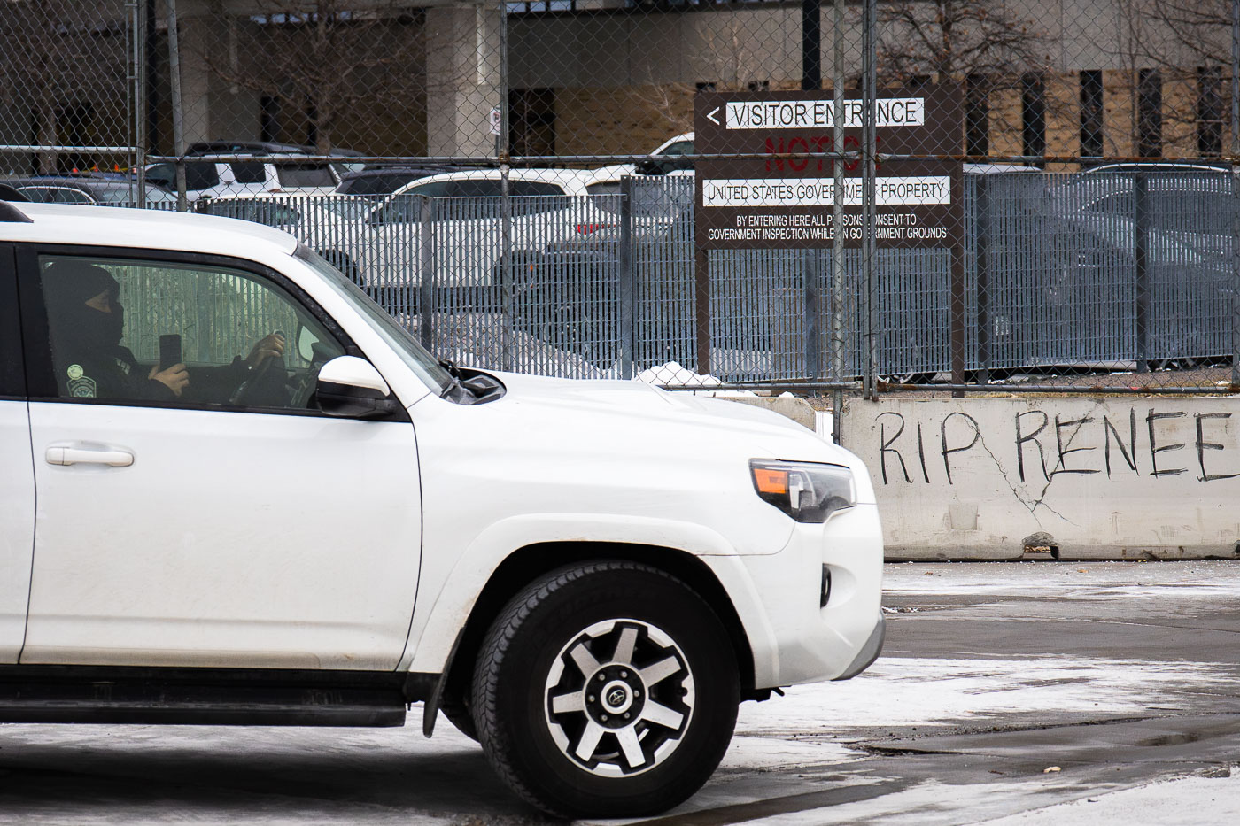 Federal Agents leave Whipple RIP Renee Good