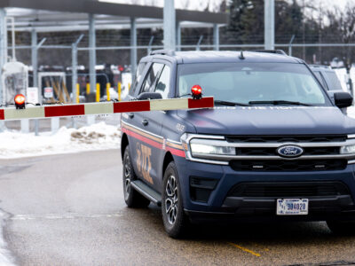 ICE Vehicle vs Light Rail Guards, Minneapolis