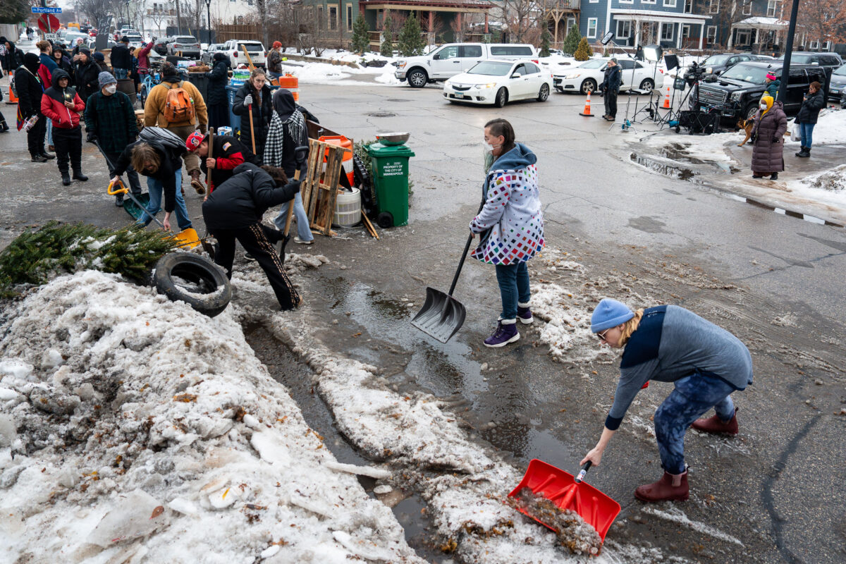 Renee Good Street Blockade Shoveling