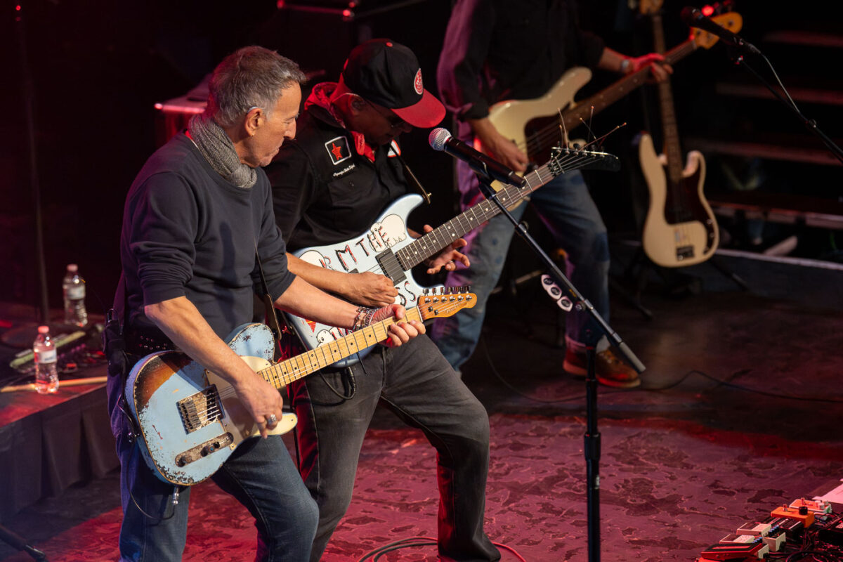 Bruce Springsteen performed “Streets of Minneapolis” at First Avenue in downtown Minneapolis this afternoon. He was the special guest on a show that included Tom Morello, part of Rise Against, Al Di Meola, Ike Reilly. The “Concert of solidarity & resistance to defend MN!” was announced on Wednesday.