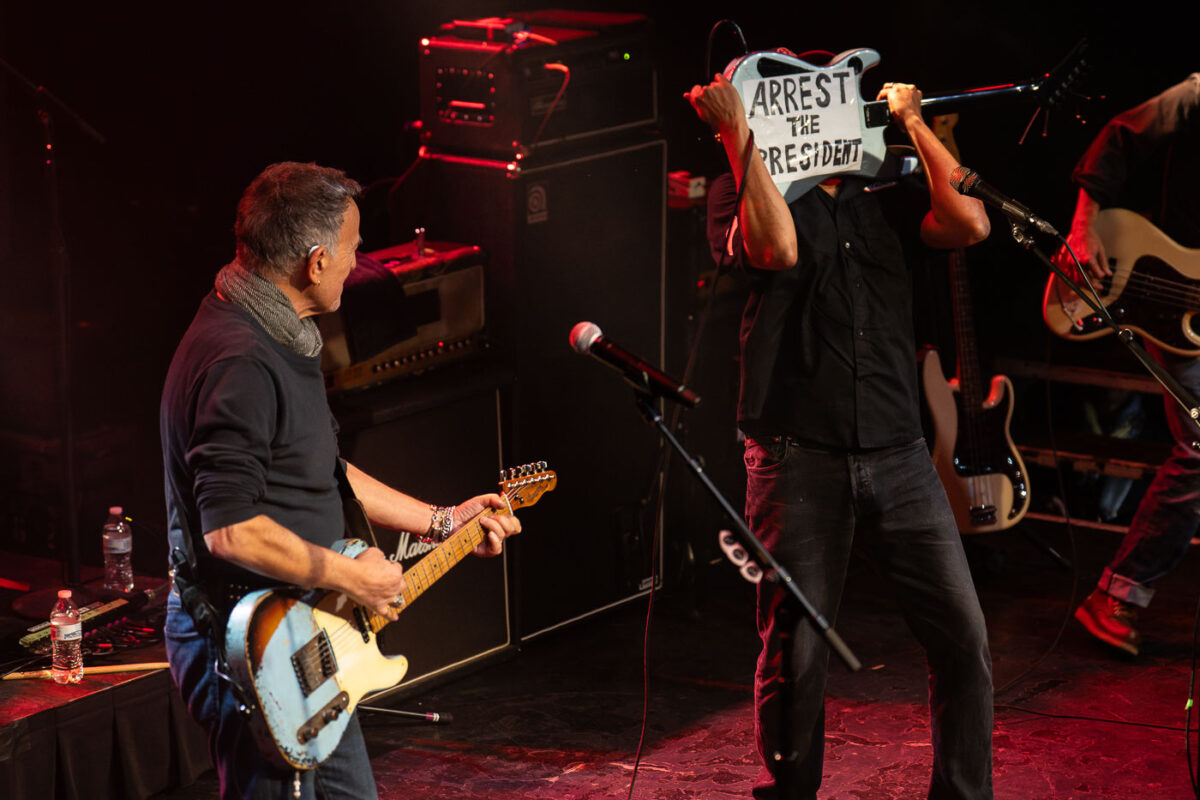 Bruce Springsteen performed “Streets of Minneapolis” at First Avenue in downtown Minneapolis this afternoon. He was the special guest on a show that included Tom Morello, part of Rise Against, Al Di Meola, Ike Reilly. The “Concert of solidarity & resistance to defend MN!” was announced on Wednesday.