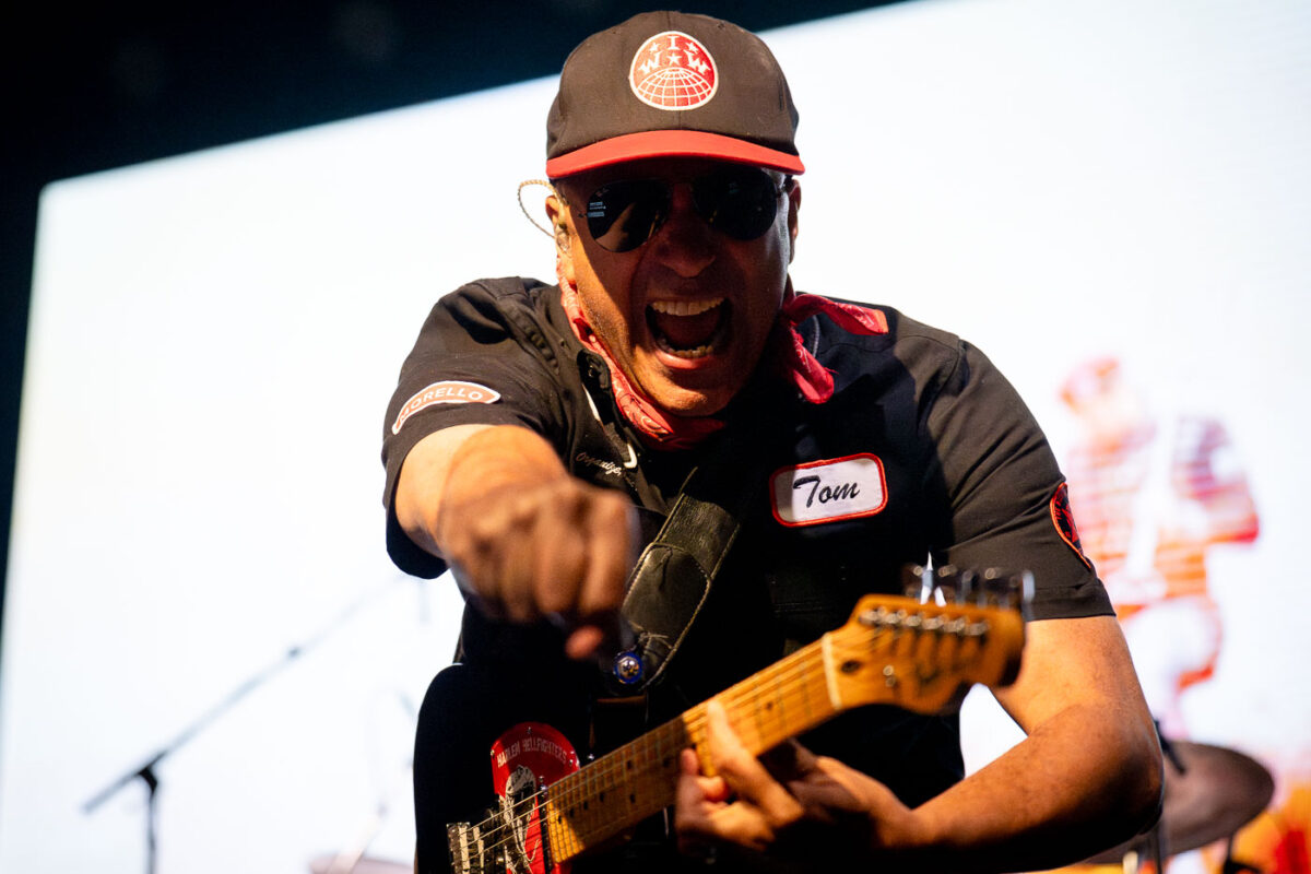 Bruce Springsteen performed “Streets of Minneapolis” at First Avenue in downtown Minneapolis this afternoon. He was the special guest on a show that included Tom Morello, part of Rise Against, Al Di Meola, Ike Reilly. The “Concert of solidarity & resistance to defend MN!” was announced on Wednesday.