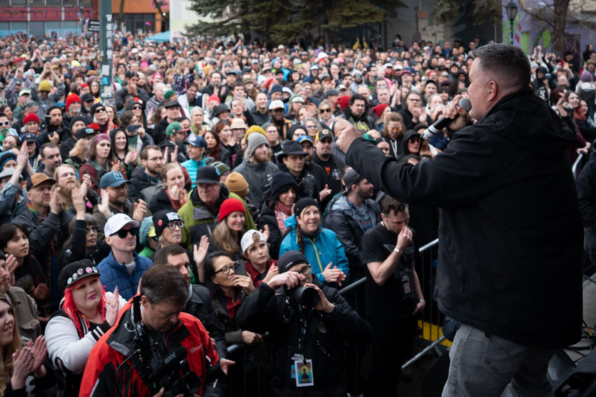 Dropkick Murphys perform at a benefit concert across the street from where Alex Pretti was killed by federal agents. Dropkick Murphys finished their acoustic set with "I'm Shipping Up to Boston". Their set was part of a 7 hour benefit show across from where Alex Pretti was killed by federal agents on January 24. A little over a mile from where Renee Good was killed 17 days prior.“We’ll never forget what we saw with our own eyes, we’ll never forget what we’ve seen here today. Thank you all for allowing us to come bear witness with you, thank you Minnesota!”.