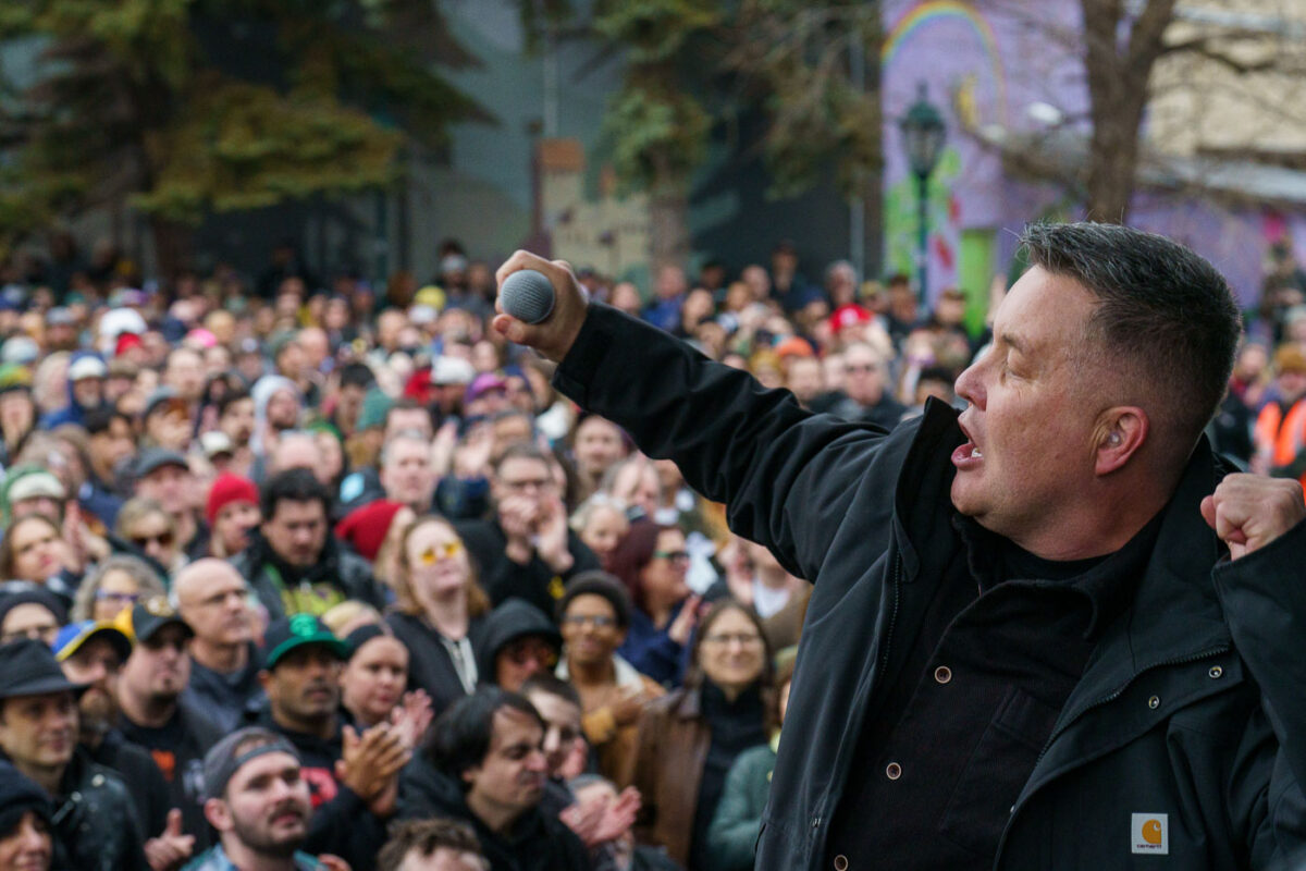 Dropkick Murphys perform at a benefit concert across the street from where Alex Pretti was killed by federal agents. Dropkick Murphys finished their acoustic set with "I'm Shipping Up to Boston". Their set was part of a 7 hour benefit show across from where Alex Pretti was killed by federal agents on January 24. A little over a mile from where Renee Good was killed 17 days prior.“We’ll never forget what we saw with our own eyes, we’ll never forget what we’ve seen here today. Thank you all for allowing us to come bear witness with you, thank you Minnesota!”.