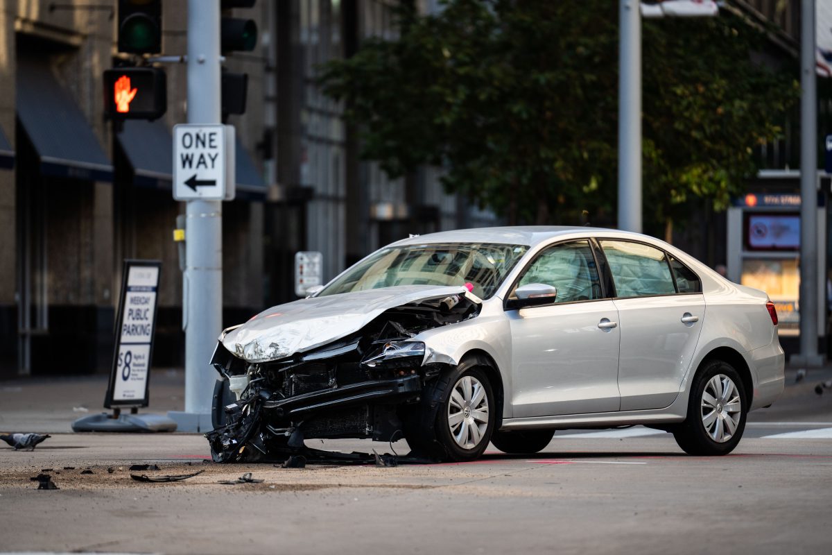 Smashed up vehicle, Shoreline Plaza shooting Minneapolis