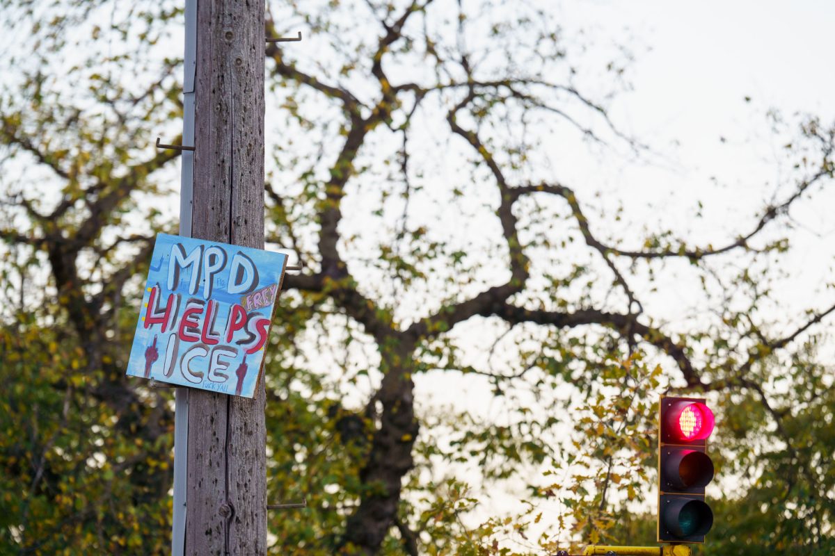 MPD HELPS ICE Sign in Minneapolis